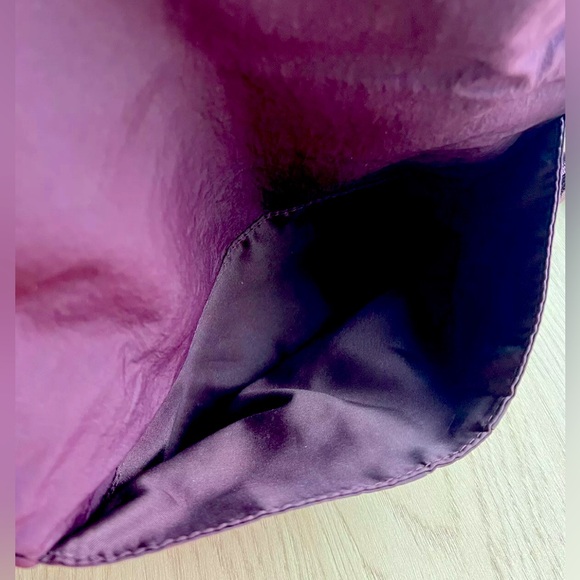 COPY - Lululemon 5L - 3 outside pockets - mesh pocket and zippered pocket insid… - Picture 11 of 12